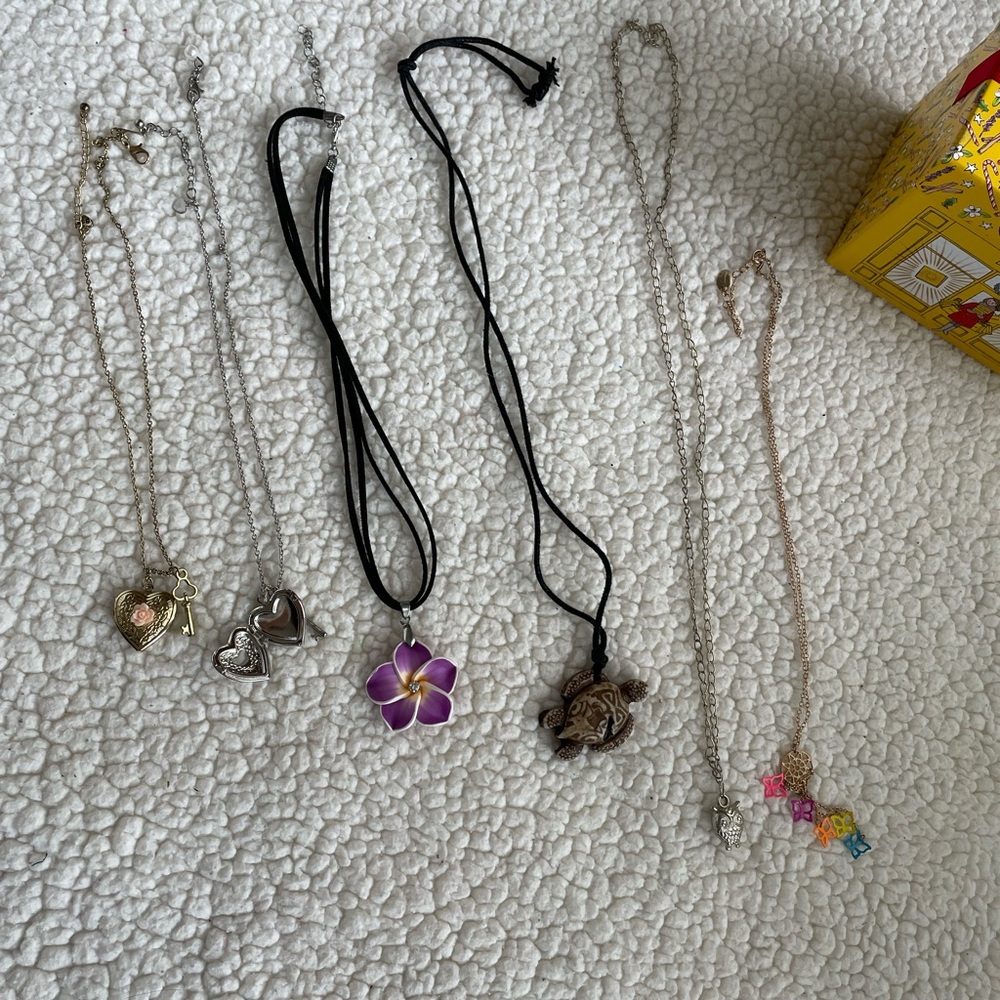 Bundle of necklaces . In a good condition .